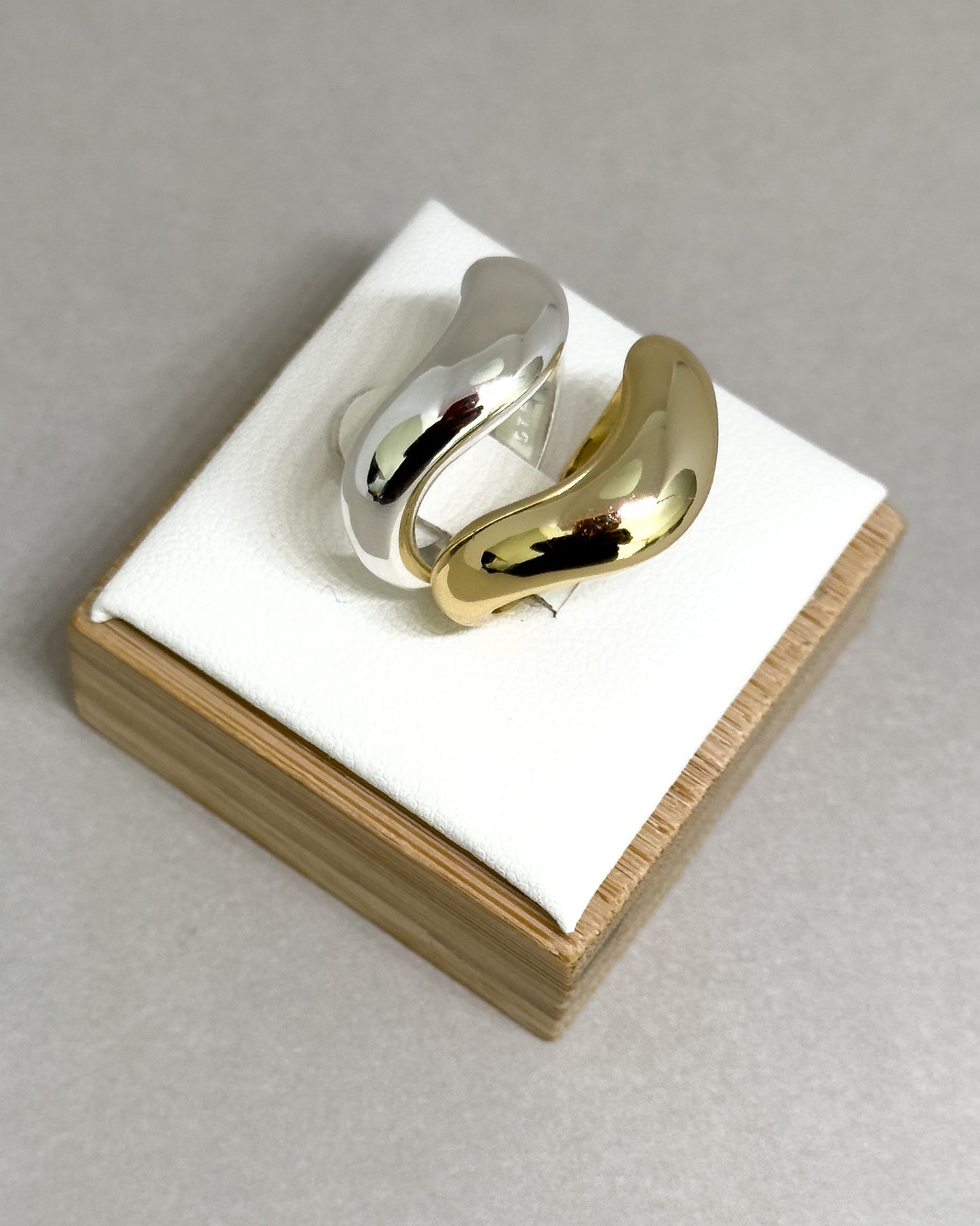 Amzi Curved Dome Ring