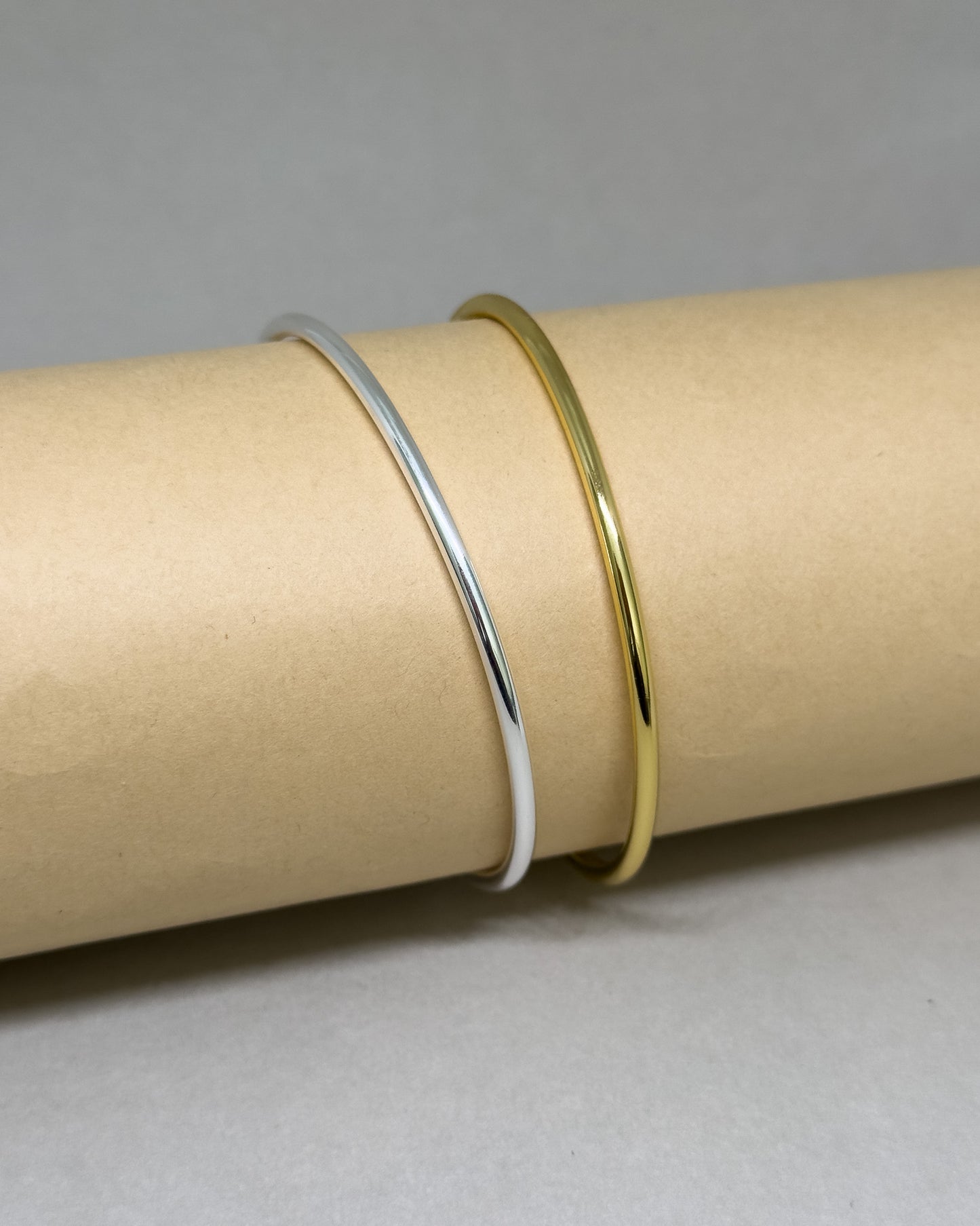 Sora Simple Minimalist Bangle